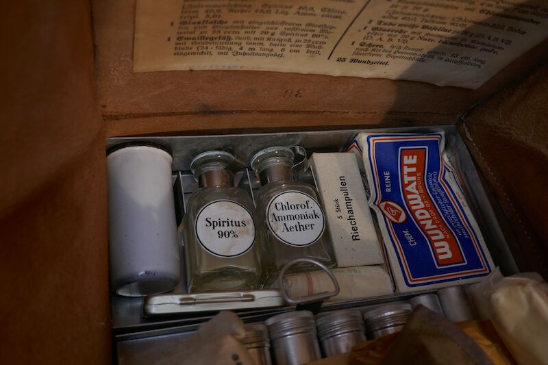 Original WWII German Luftschutz Medical Kit - Complete with Contents (US SALES ONLY) - Image 14