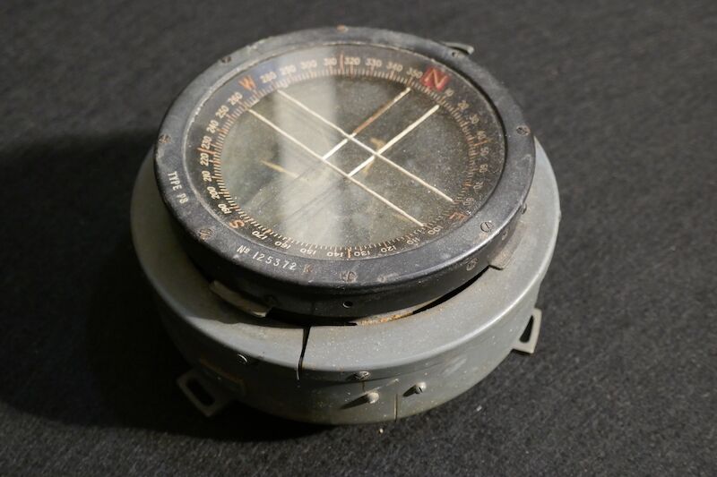 WWII British Royal Air Force Navigational Compass - Spitfire - Hurricane - Mosquito - Beaufighter - Crown Marked AM 6A/726 - - Image 7