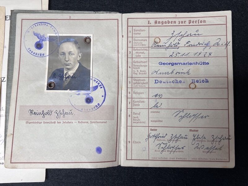 Original WWII German Wehrmacht Wehrpass & Traditions Badge Grouping - Obgefr Reinhold Zschau - Panzer-Aufklärungs-Abteilung 1 - 1 Panzer Division - Iron Cross Certificate - RARE! - Image 4